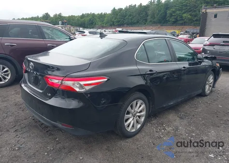 2020 Toyota Camry Le z USA, uszkodzony, nr VIN 4T1L11AK1LU952983